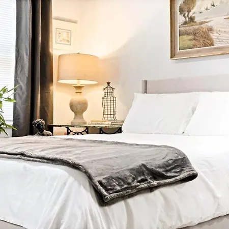 Stylish Studio Oasis Great Comfort #34B